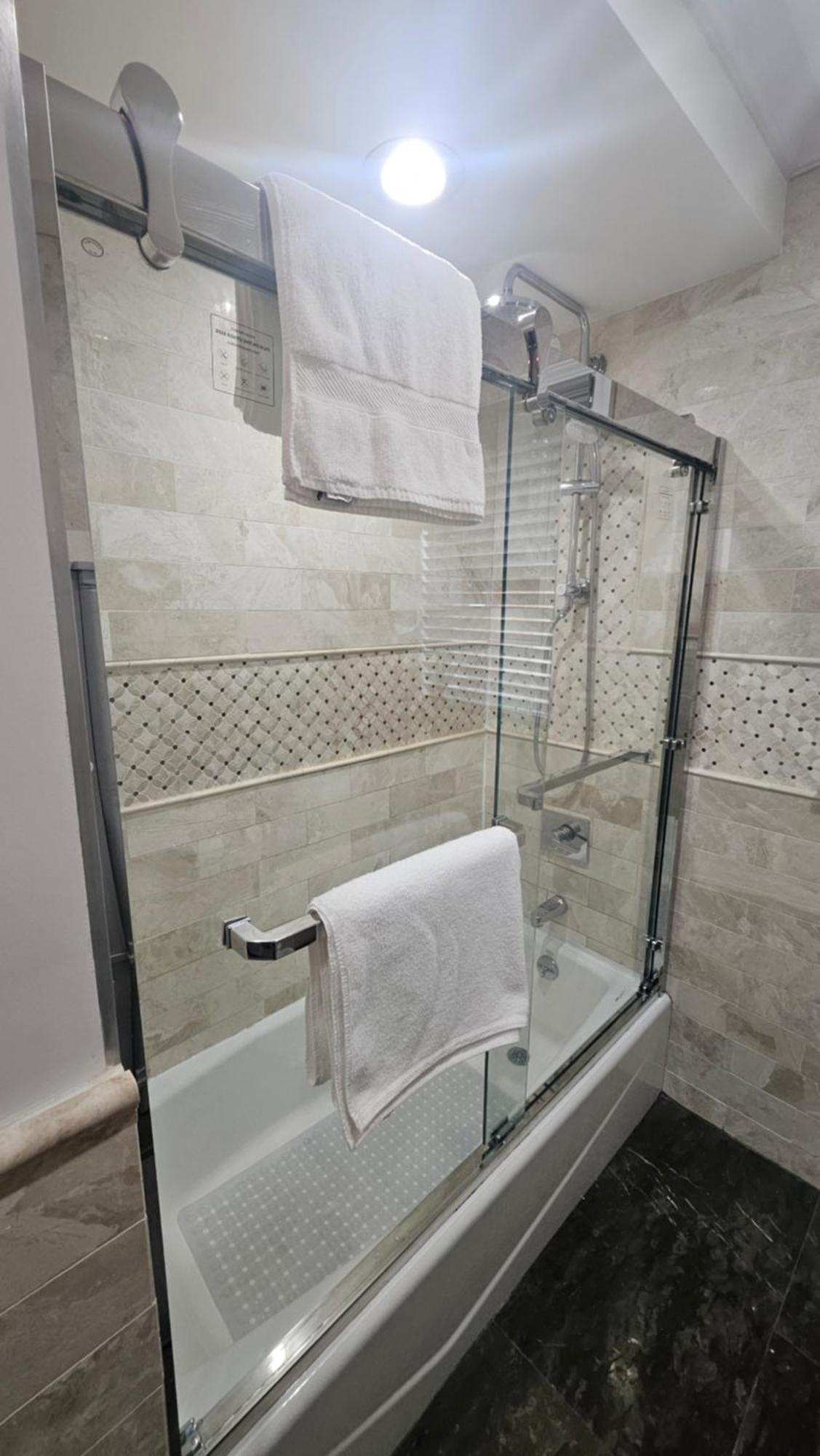 Luxury Hotel-Style Room In Queens, New York Eksteriør bilde